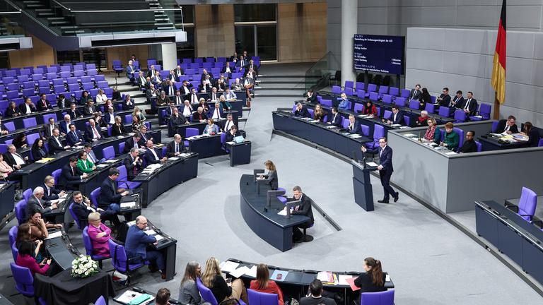 Debates and Political Tensions Over Immigration Law in Germany
